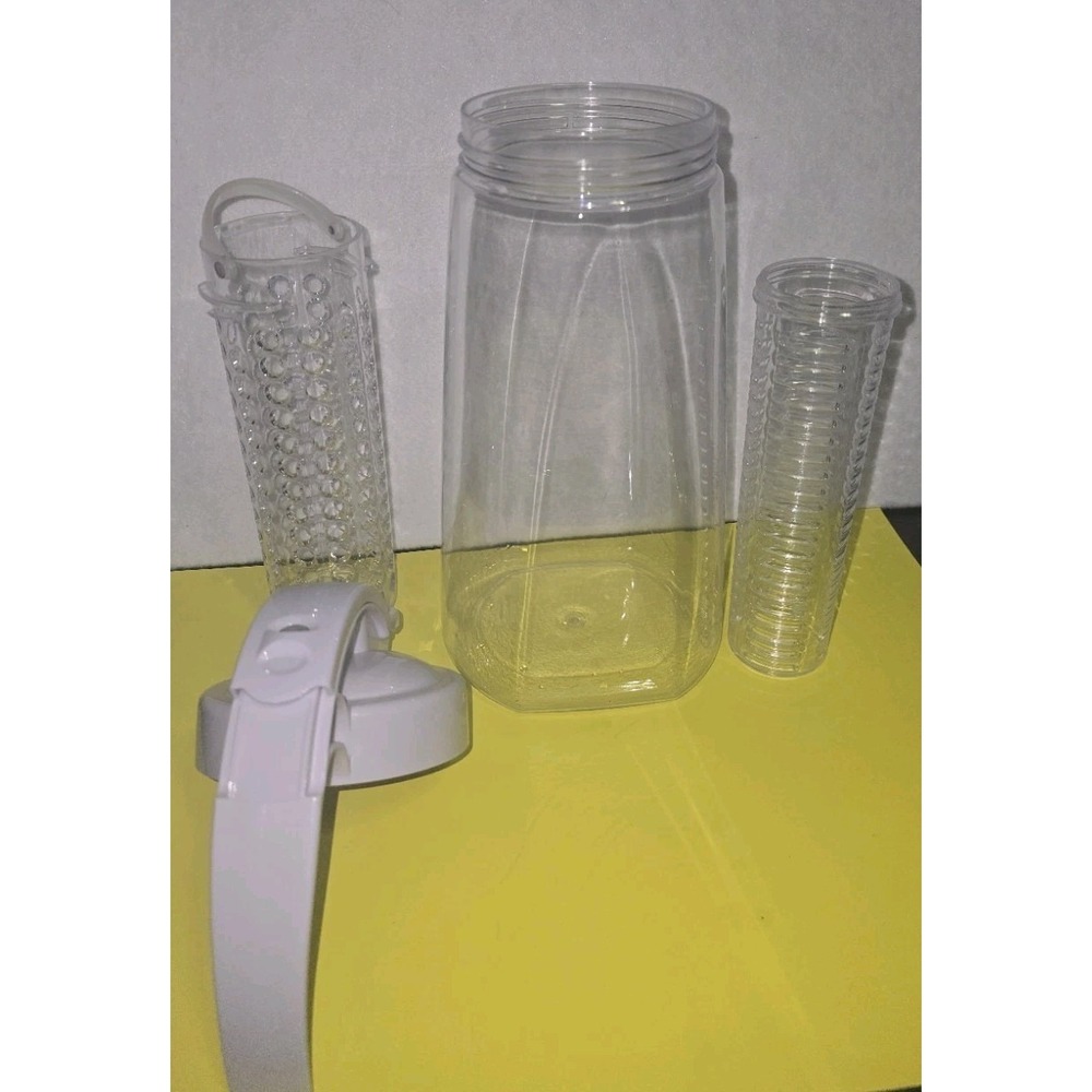 NEW Bottle Bottle Pitcher With Insert To Have Infused Drinks Clear Large